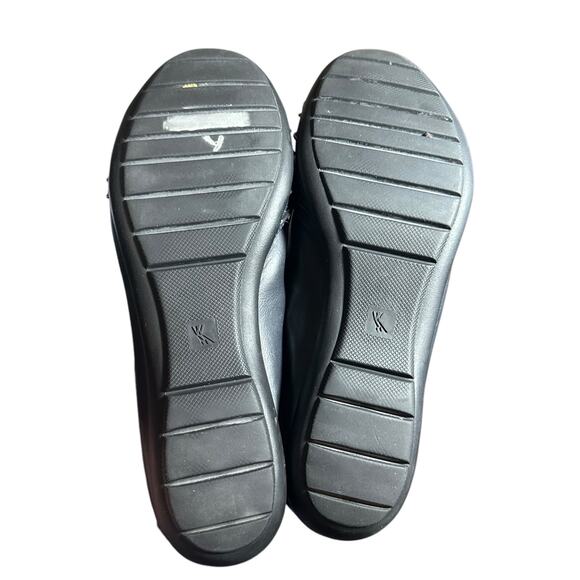 White Mountain Black Leather Flats Size 8.5 Slip On Comfort - Picture 10 of 10